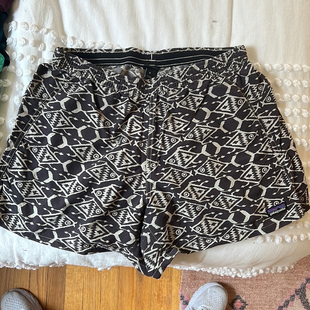 Fun print patagonia baggies!